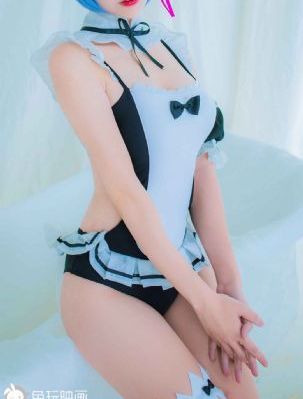 女高中生的腰姿_1080视频大全